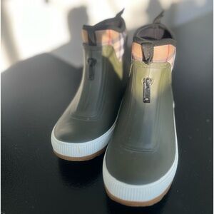 Burberry Kids Rain boots Size 2.5 unisex